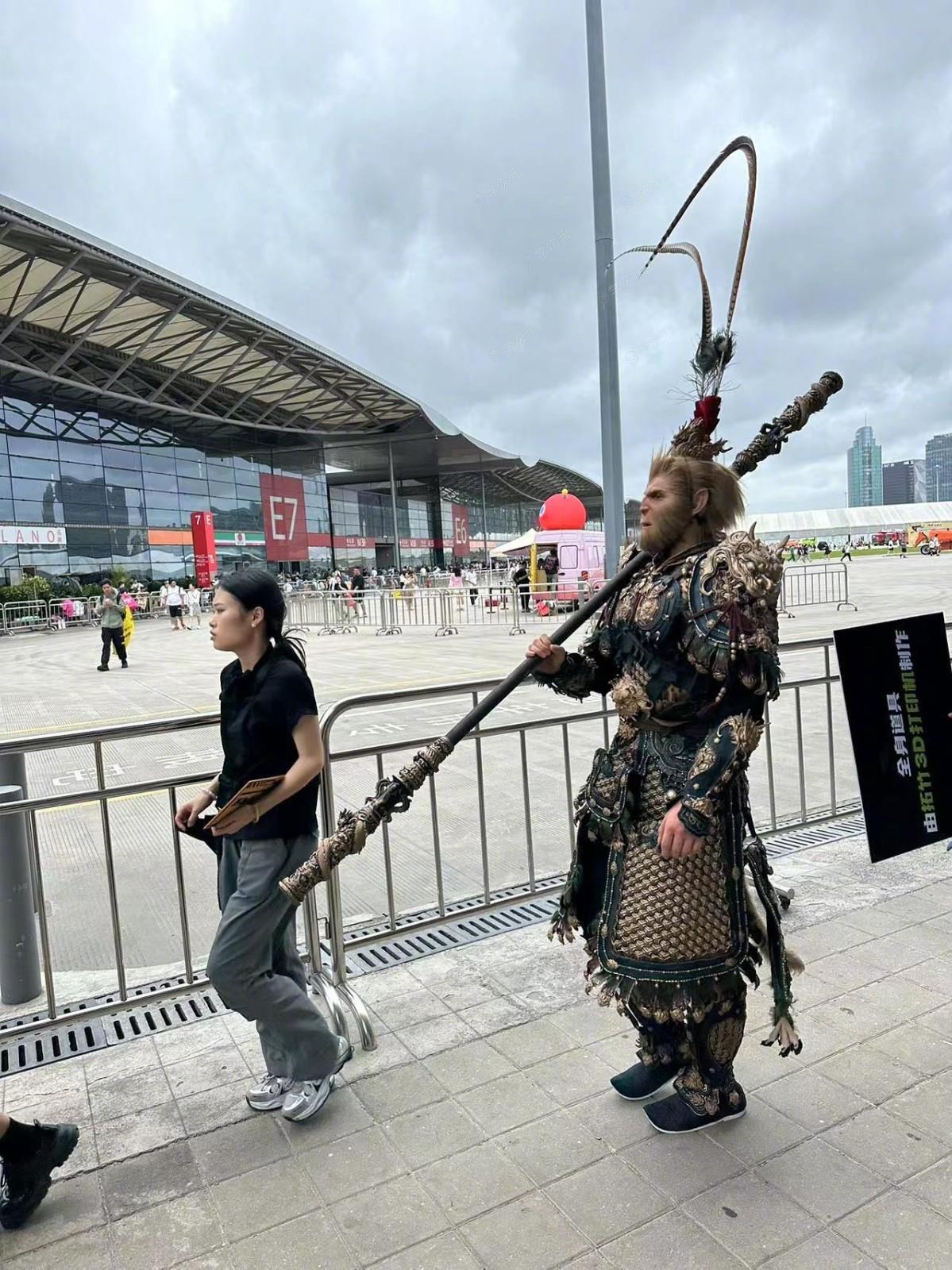 《黑神话：悟空》天命人Cos 妆容和服装非常还原